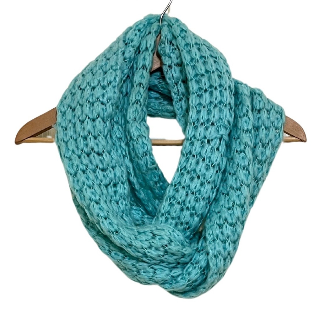 Turquoise Blue Chunky Knit Infinity Loop Scarf - Aéropostale